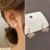 Latest New Korean Light Luxury Imitation Pearl Flower Stud Earrings Ladies Fashion Crystal Elegant Jewelry Everyday Party Gift